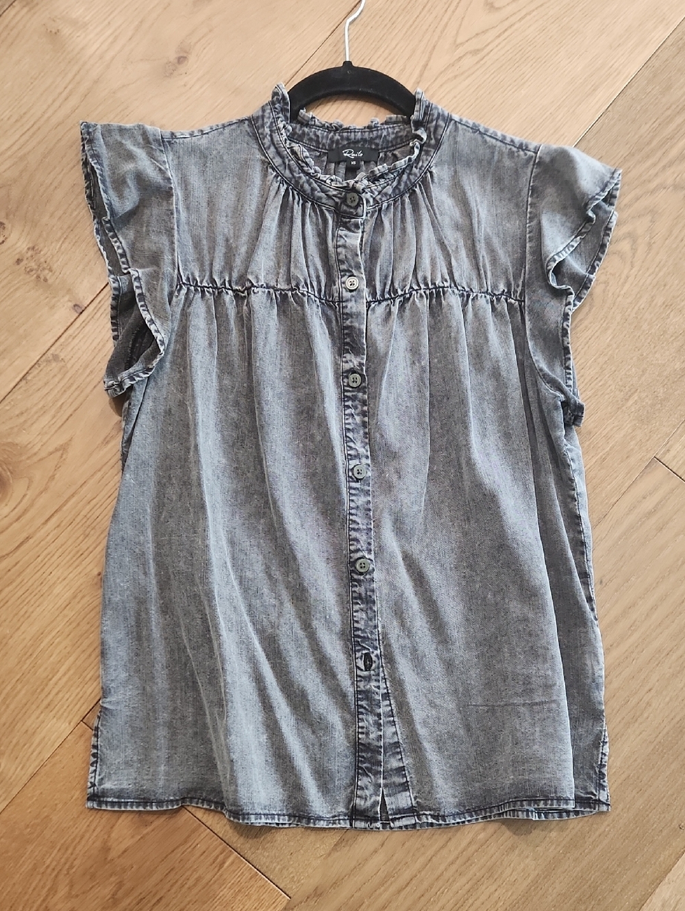 Rails Womeny Washed Grey  Ruffle Collar Button-Front Top